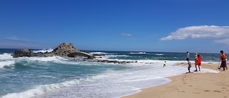 Perto da praia, areia branca