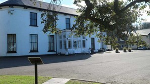 Front of property - Courtmacsherry hotel (Courtmacsherry)
