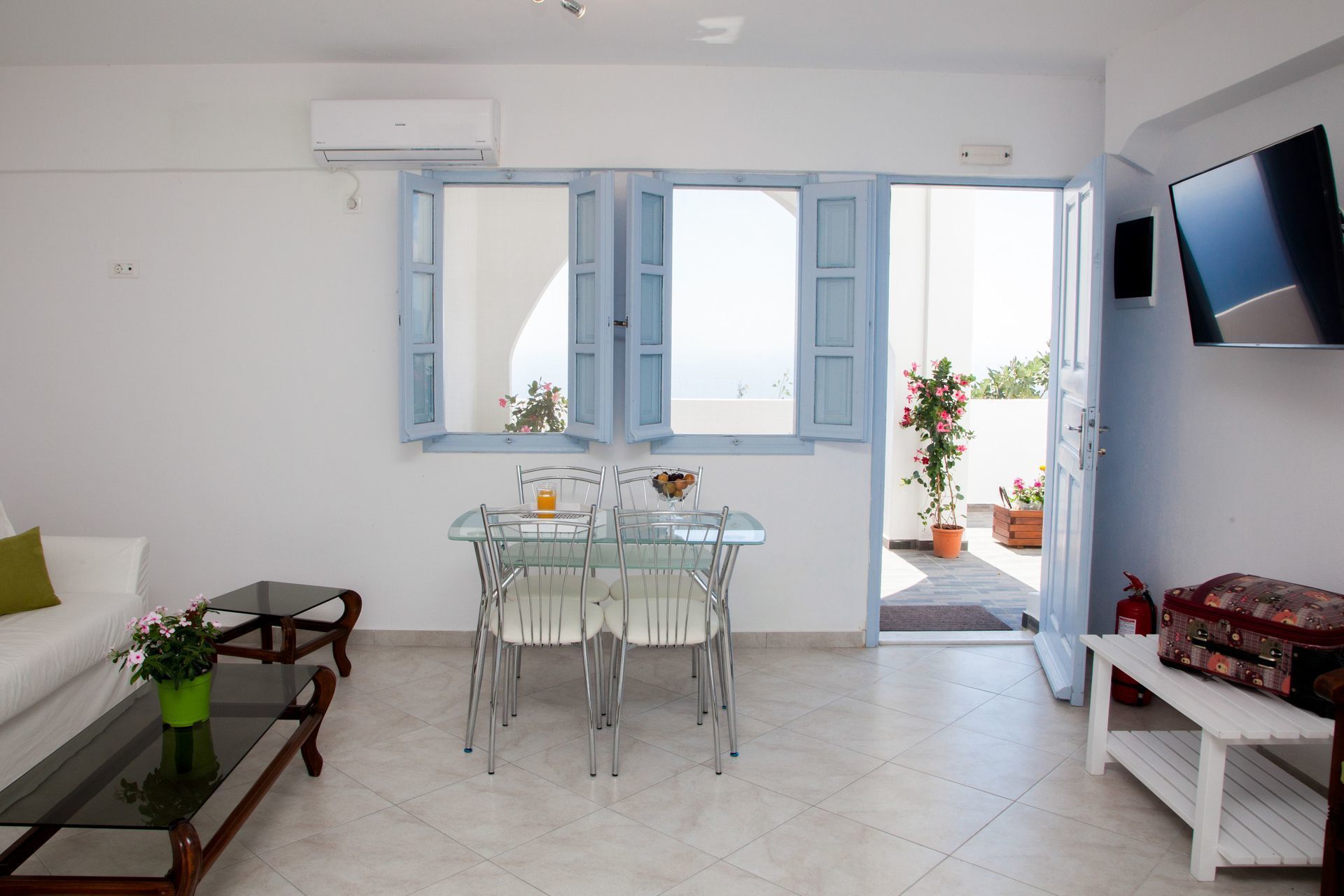 Superior Patio, Sea View | Living area | Flat-screen TV