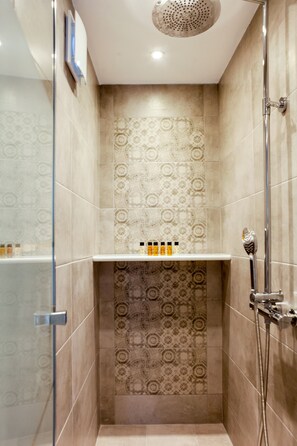 Standard Studio, Sea View | Bathroom shower