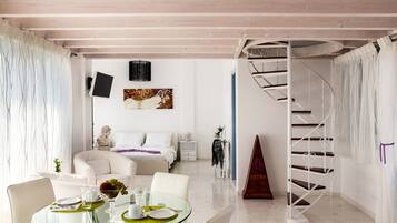 Honeymoon-Studiosuite, Whirlpool, Meerblick | Wohnbereich | Flachbildfernseher