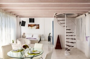 Honeymoon Studio Suite, Jetted Tub, Sea View | Living area