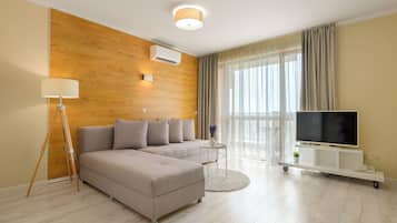 Junior Suite, Sea View | Living area