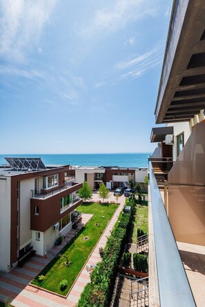 Habitación Deluxe con 1 cama doble o 2 individuales, vistas al mar | Terraza o patio