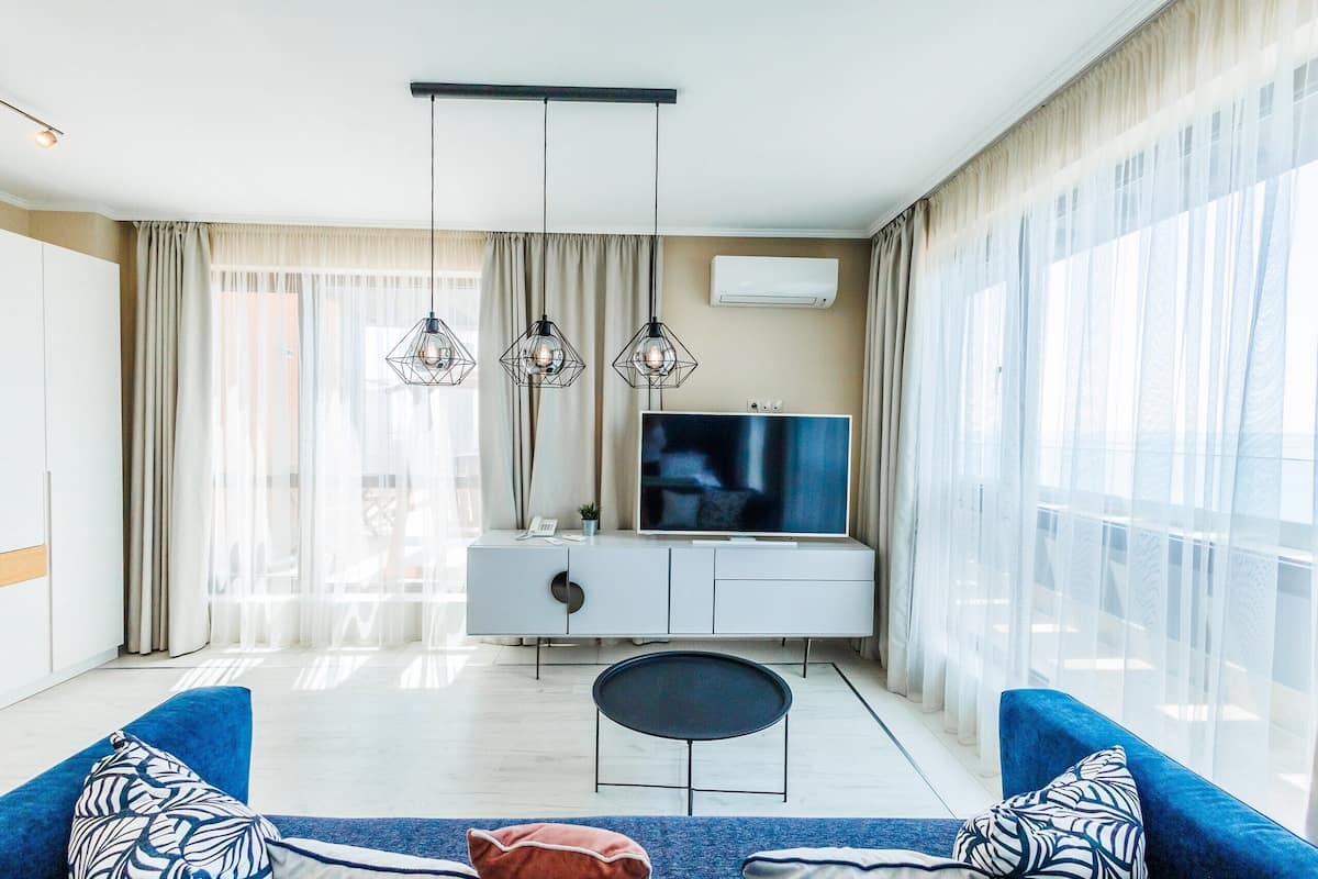 Deluxe Studio | Living area