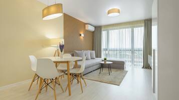 Deluxe Apartment, 1 Bedroom | Living area