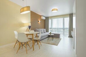 Deluxe-Apartment, 1 Schlafzimmer | Wohnbereich