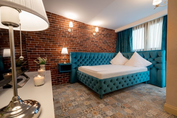Habitación doble Deluxe, 1 cama Queen size | Minibar, escritorio, wifi gratis y ropa de cama