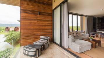 2 Bedrooms Luxury Penthouse with Private Pool | Terrace/patio