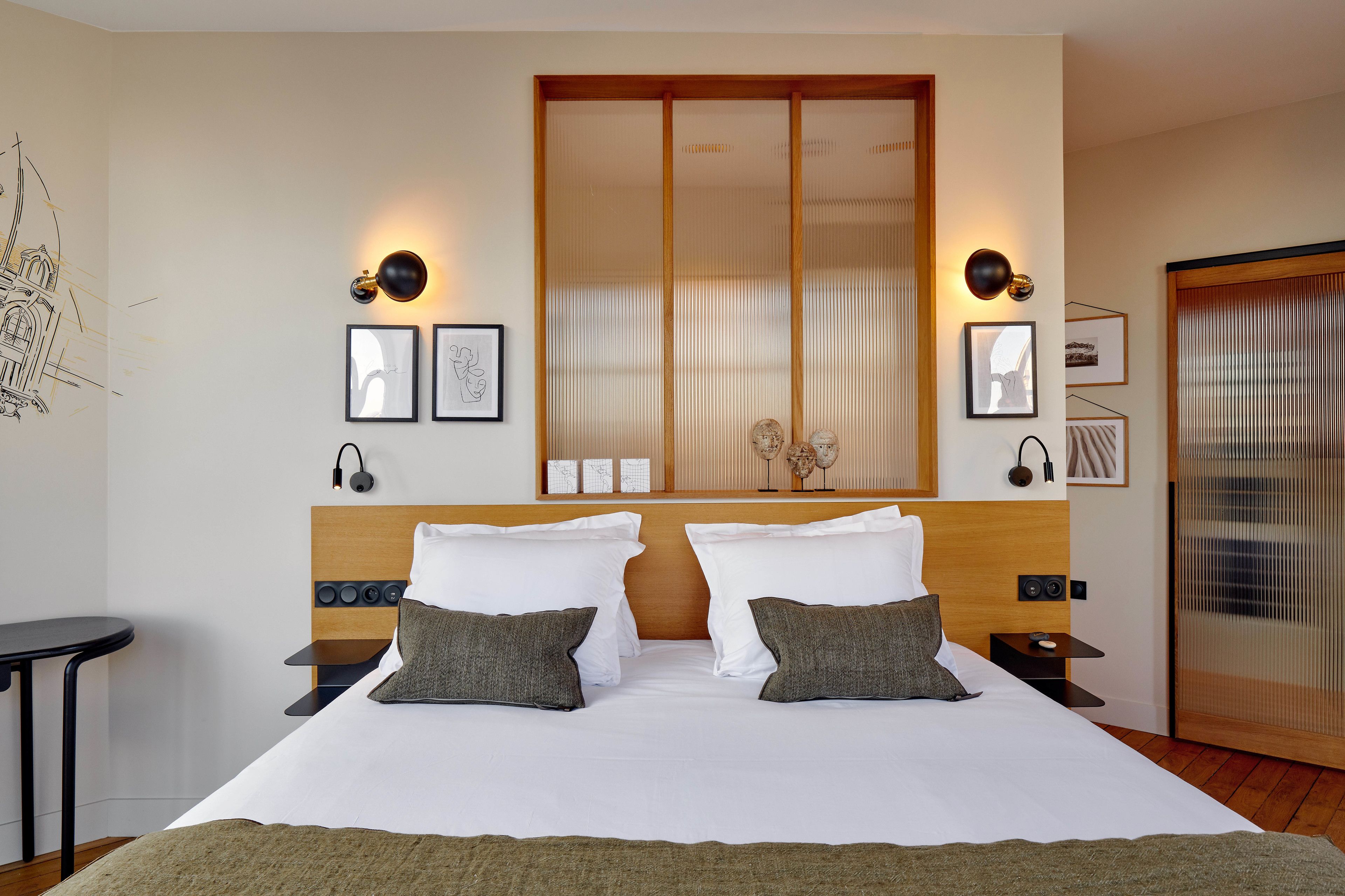 deluxe double room | in-room safe, individually decorated, individually furnished, desk