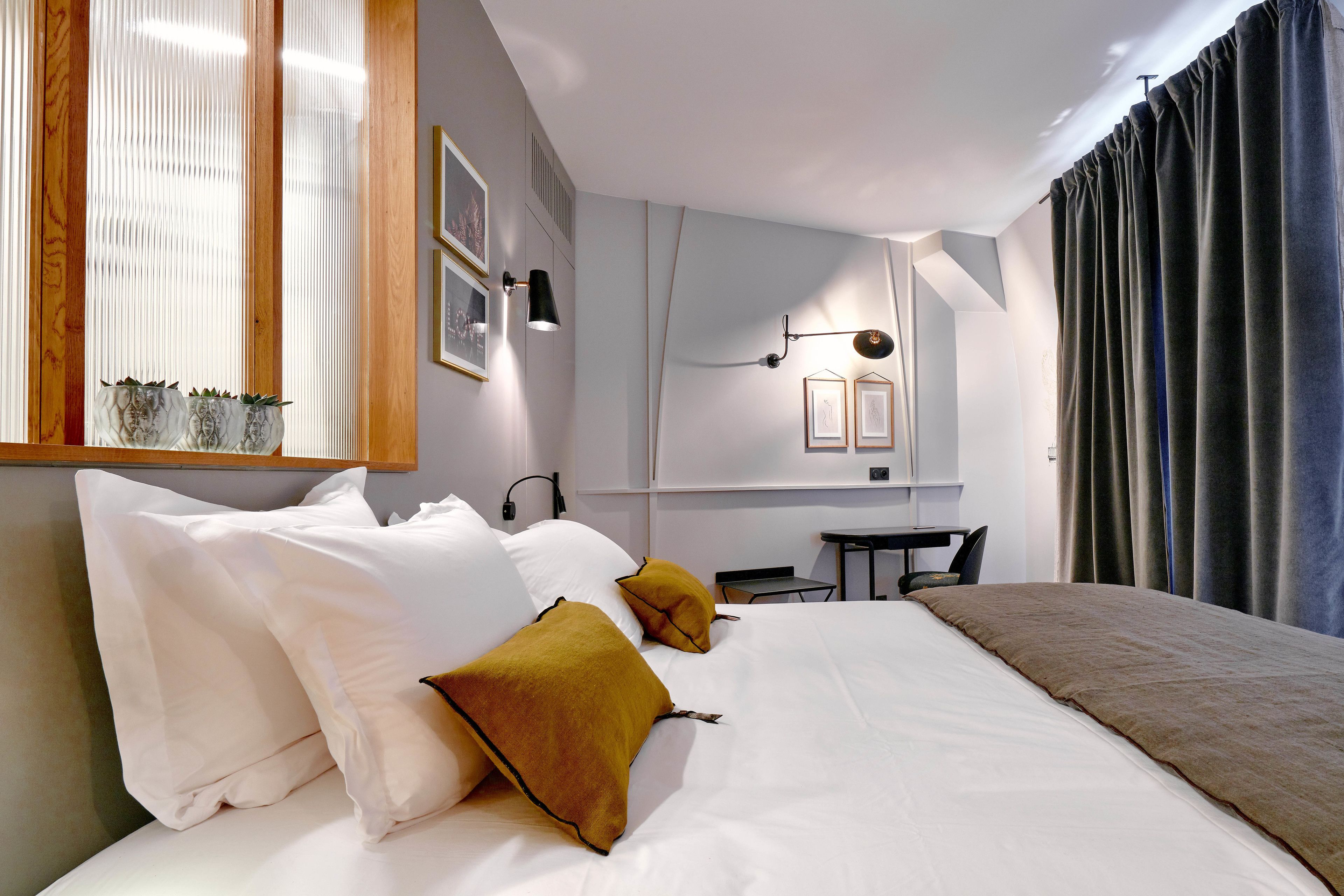 superior double room | in-room safe, individually decorated, individually furnished, desk