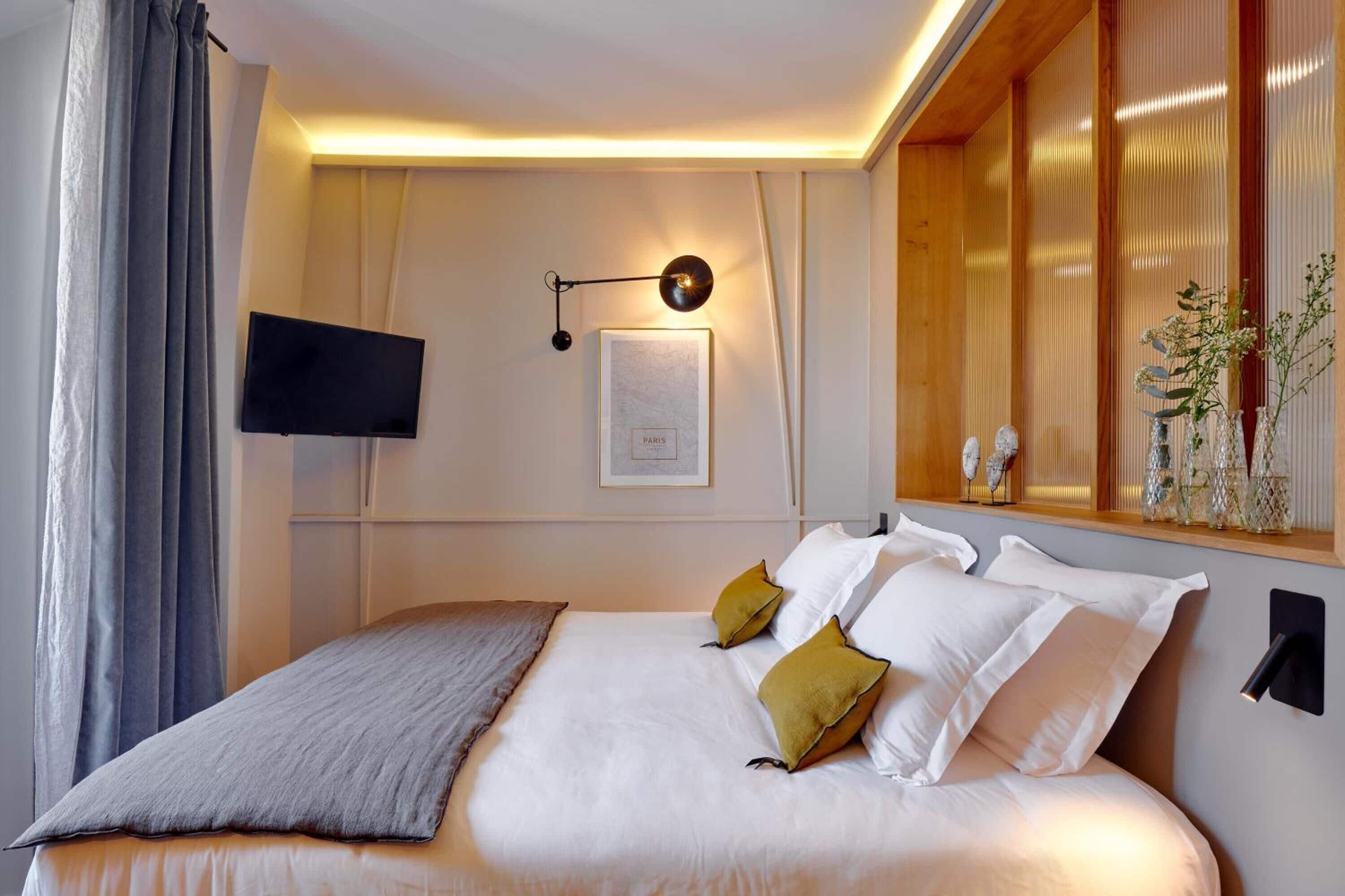 in-room safe, individually decorated, individually furnished, desk