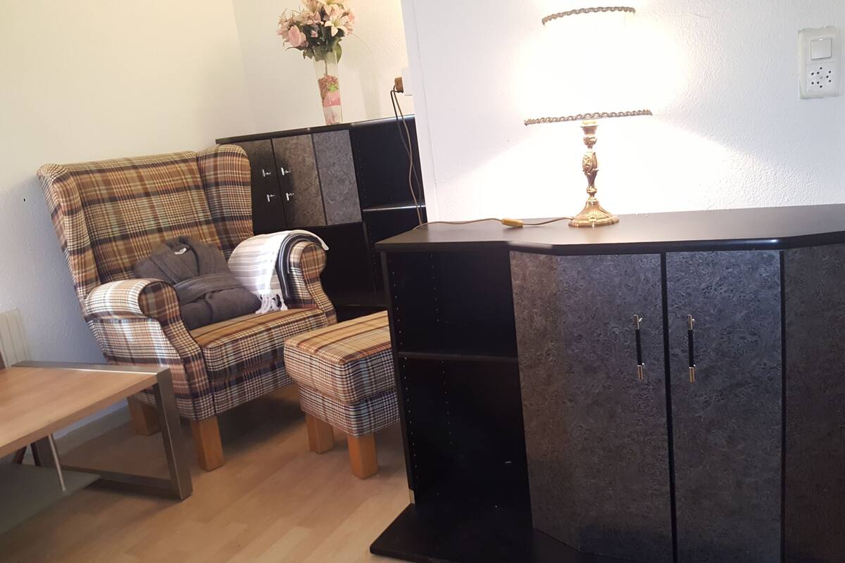 Ropa de cama de alta calidad, cubrecamas y minibar 