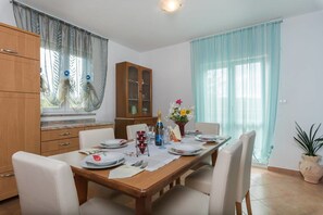 Fridge, microwave, oven, dishwasher - Apartment Ljubicica (Labin)