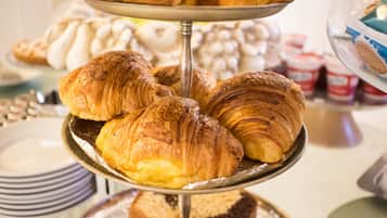 Frukost med lokala rätter varje dag mot avgift