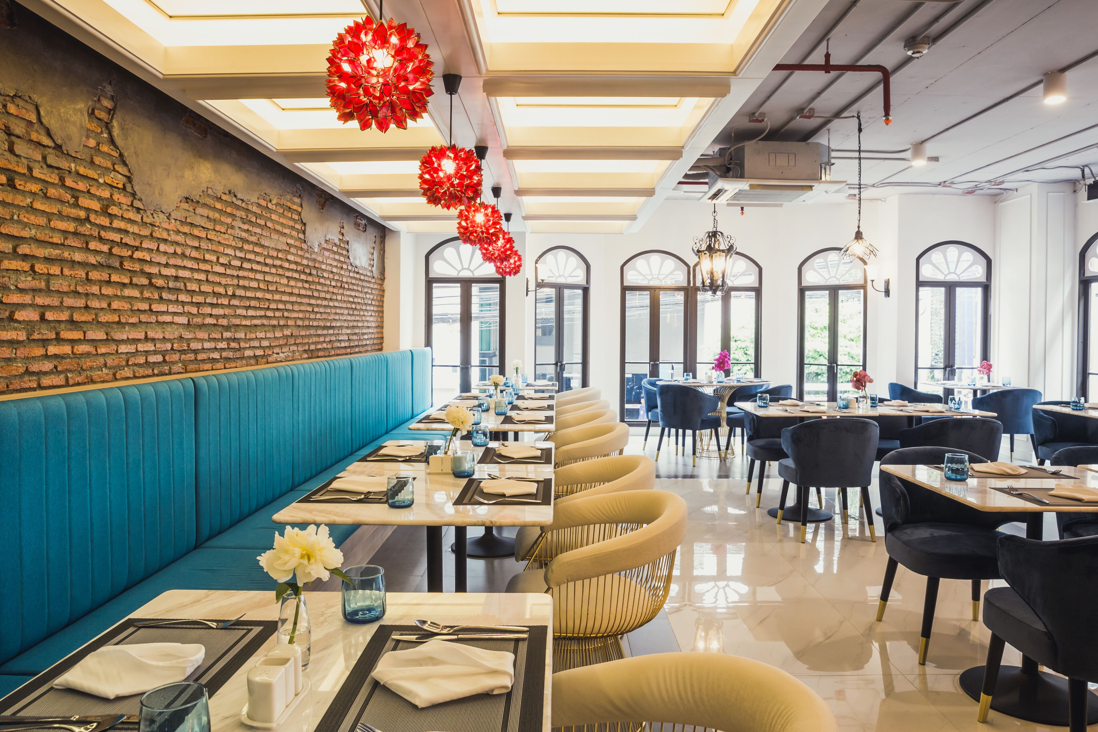 breakfast, lunch and dinner served