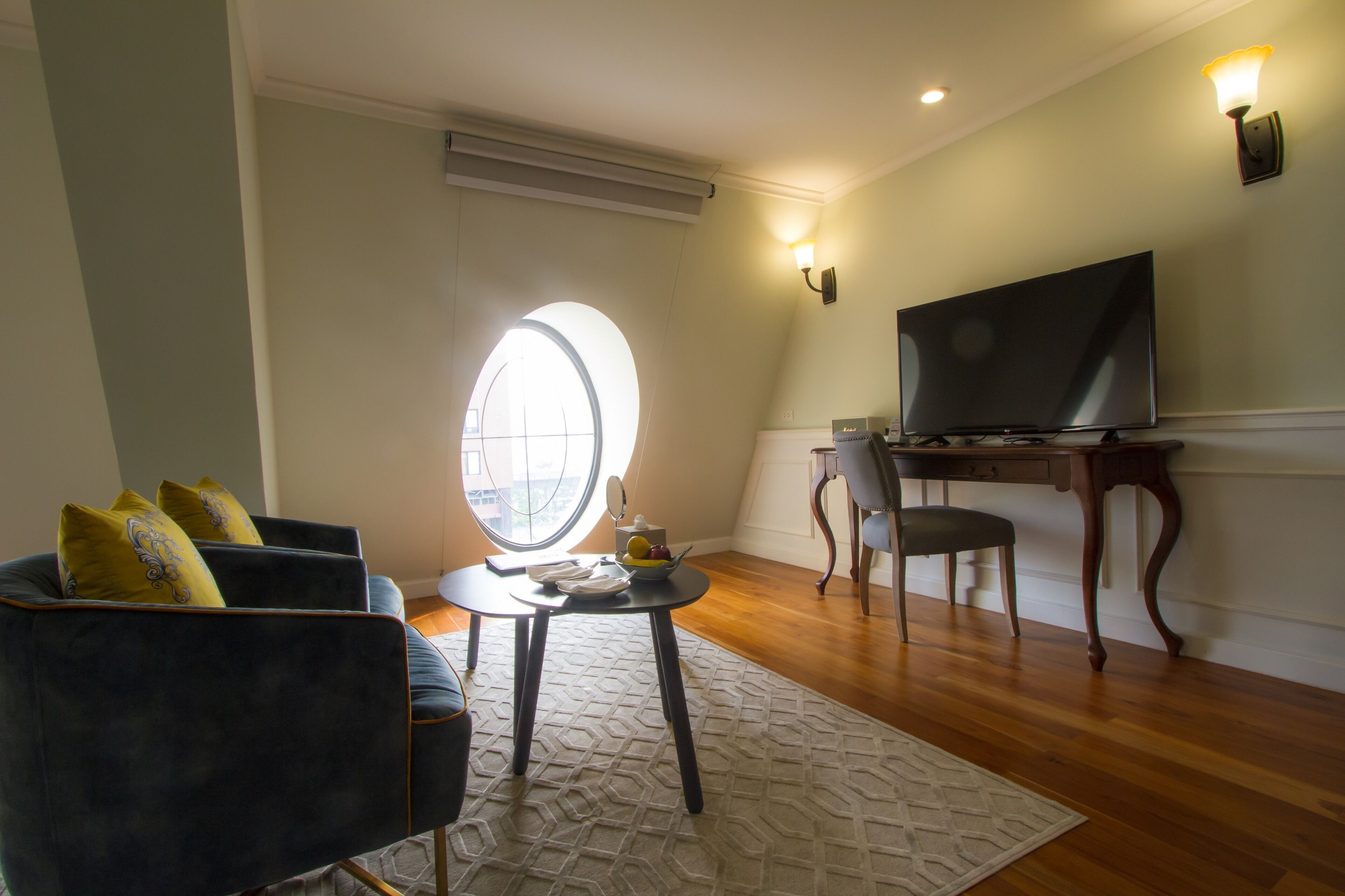 junior suite | hypo-allergenic bedding, minibar, in-room safe, individually decorated