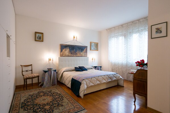 Desk, blackout curtains, free WiFi, bed sheets