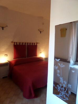 Double Room | Desk, soundproofing, free cribs/infant beds, rollaway beds