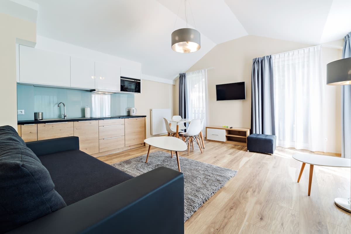 Apartment (D 12)
