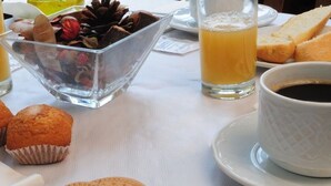Daily continental breakfast for a fee - Hotel Rural Santa Inés (Vinuesa)
