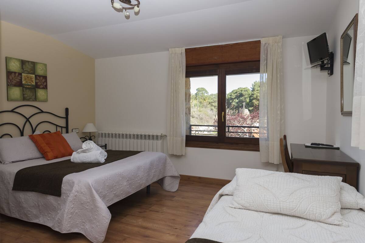 Triple Room | Cribs (surcharge), rollaway beds (surcharge), WiFi (free), bed sheets
