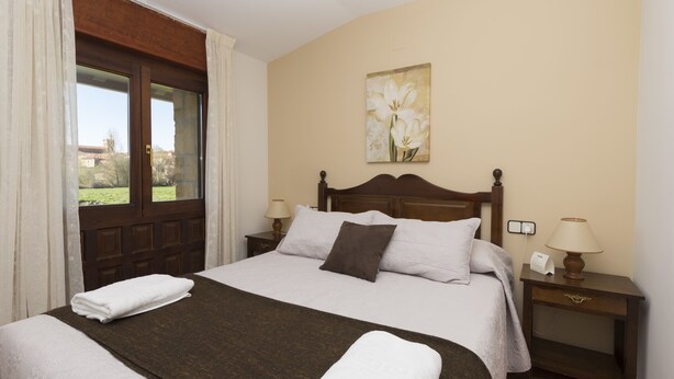 Double or Twin Room | Cribs (surcharge), rollaway beds (surcharge), WiFi (free), bed sheets - Hotel Rural Santa Inés (Vinuesa)