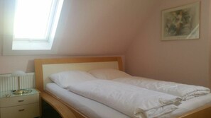 Phòng đôi phong cách cổ điển | Bàn, nôi/giường cho trẻ sơ sinh (phụ phí) 