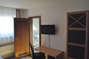 Habitación clásica doble | Escritorio, cunas (de pago), camas supletorias y wifi gratis