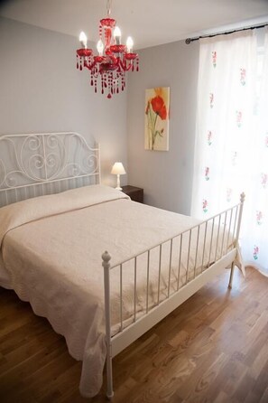 Double Room | Individually decorated, individually furnished, desk, soundproofing - Agriturismo La Solagna (Montebello di Bertona)