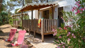 Premium Mobile Home, 2 Bedrooms (Héraclée) | Terrace/patio