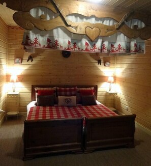 Duplex, 1 Bedroom (Marie de Savoie) | Individually decorated, individually furnished, free WiFi, bed sheets - La Ferme Bonne de la Grotte (Saint-Christophe-la-Grotte)