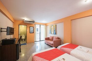 Habitación clásica con 2 camas individuales | Caja de seguridad en la habitación, escritorio y wifi gratis