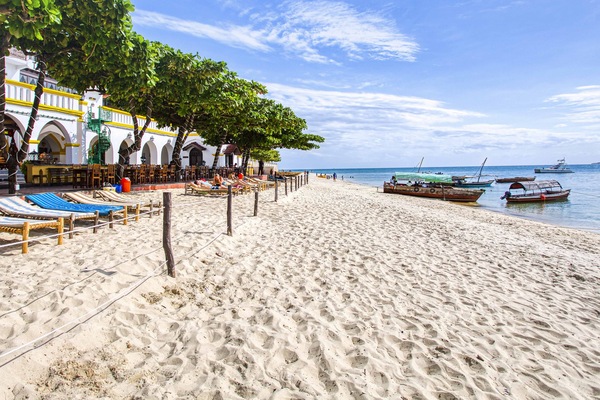 On the beach, white sand, sun-loungers, beach towels