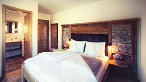 Hypo-allergenic bedding available, in-room safe, desk, blackout drapes - Gasthaus Georg Ludwig Maising (Poecking)