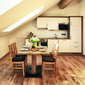 Apartamento standard | Opções para refeição no quarto