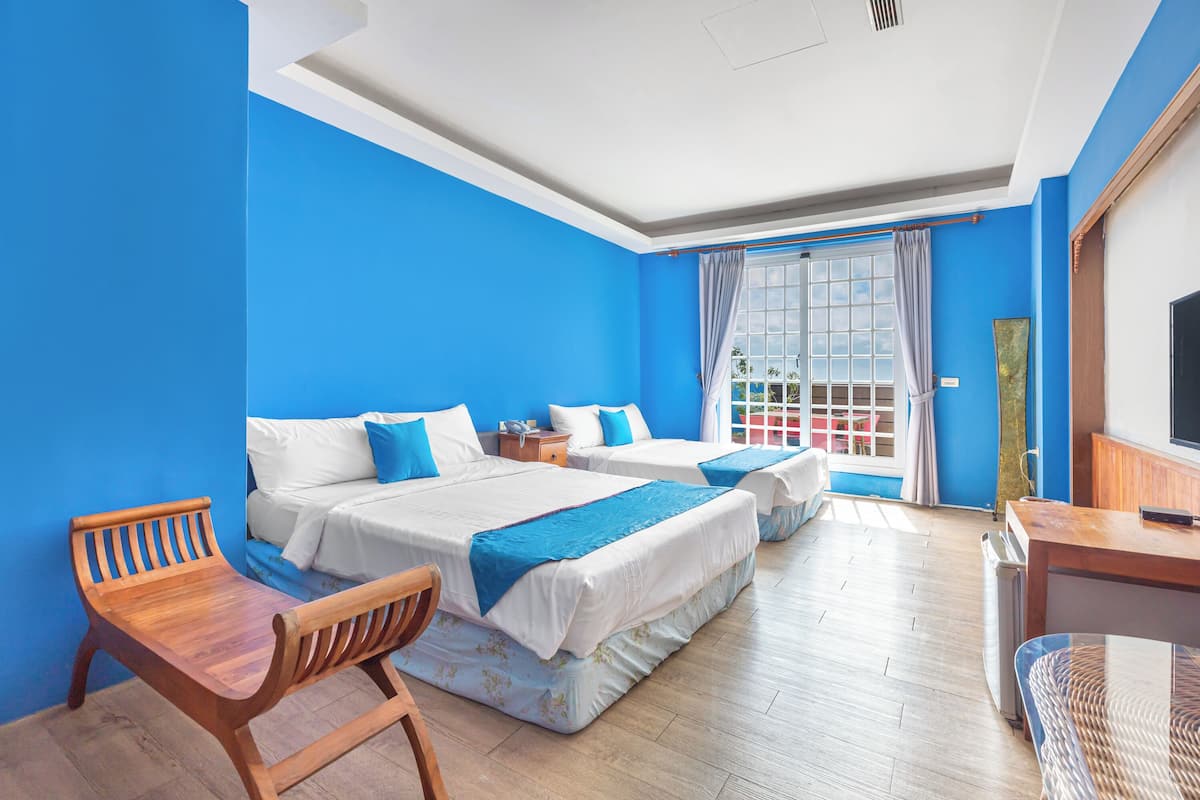 Sea View Quadruple Room with Bathtub | 1 bedroom, individually decorated, individually furnished, free WiFi