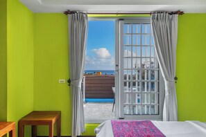 Quadruple Room with Sea View and Balcony | Individually decorated, individually furnished, free WiFi, bed sheets - Golden Ocean Azure Hotel (Hengchun)