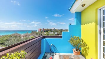Sea View Quadruple Room with Bathtub | Balcony