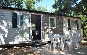 Mobile Home, 2 Bedrooms, Terrace (Trigano) | Terrace/patio - Balanea - Campsite (Corbara)