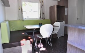 Mobile Home, 2 Bedrooms, Terrace (Trigano) | In-room dining - Balanea - Campsite (Corbara)