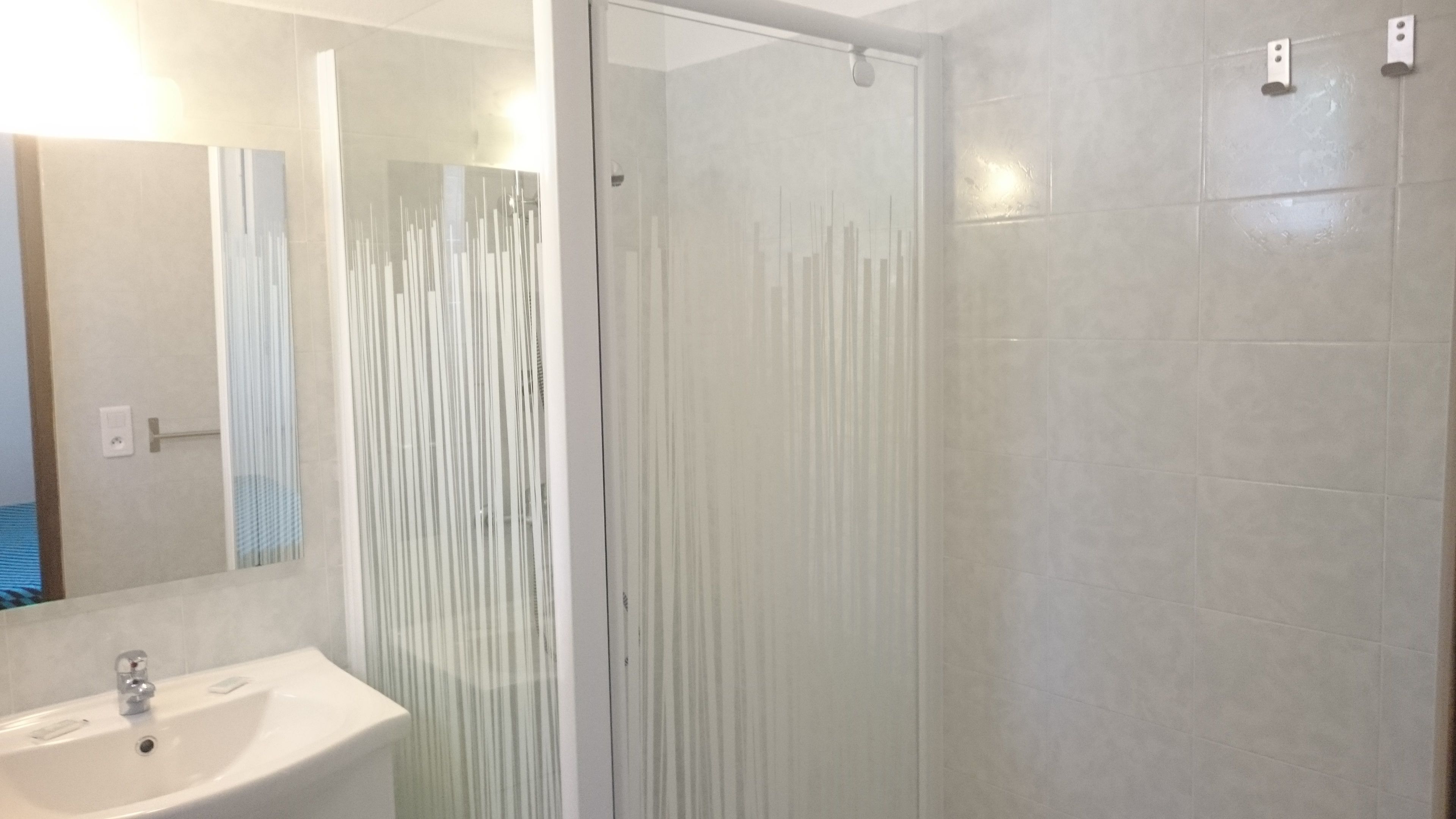 Bungalow, 2 Bedrooms | Bathroom | Shower, towels