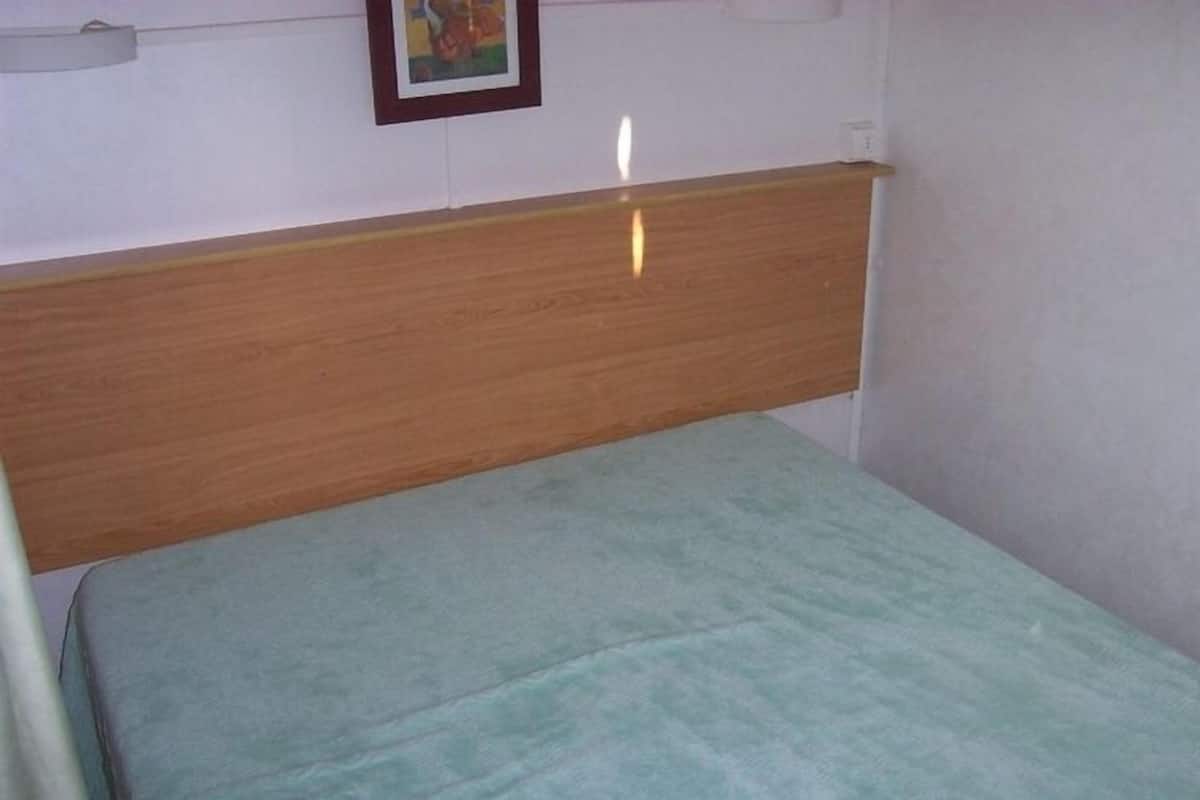 Mobil Karavan, 2 kamar tidur, teras (Olderstyle) | Didekorasi berbeda-beda dan dilengkapi dengan perabotan berbeda-beda