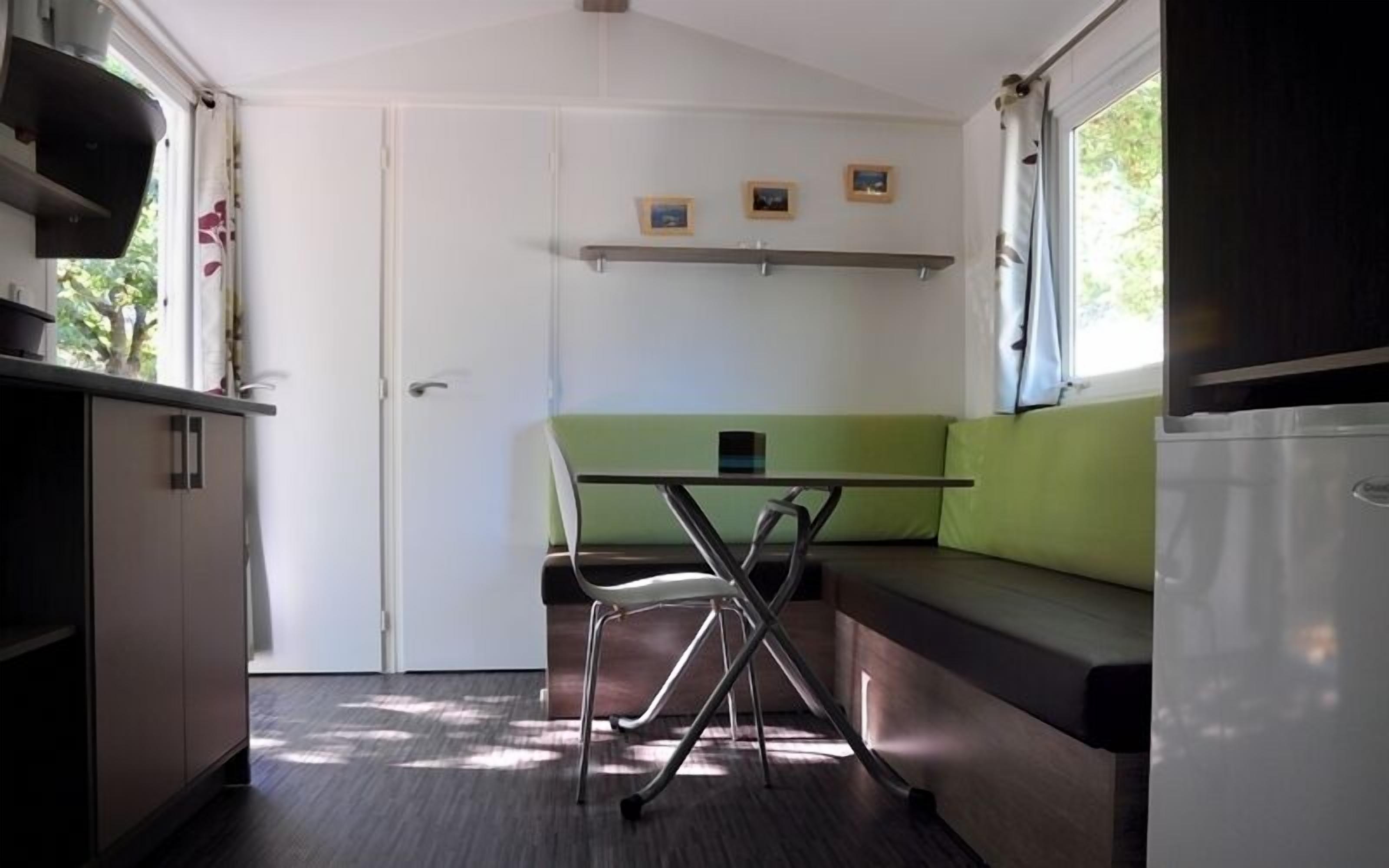 Nhà di động, 2 phòng ngủ, hiên (Trigano) | Bếp riêng | Dụng cụ pha espresso, dụng cụ nấu nướng/bát dĩa/dao nĩa 