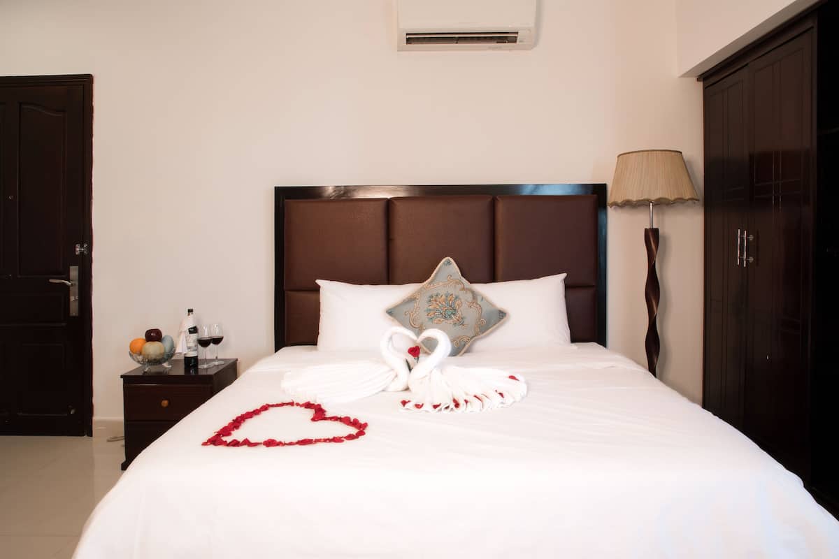 Minibar, desk, iron/ironing board, free WiFi