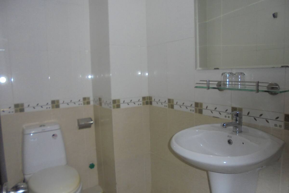 shower, free toiletries, hair dryer, slippers