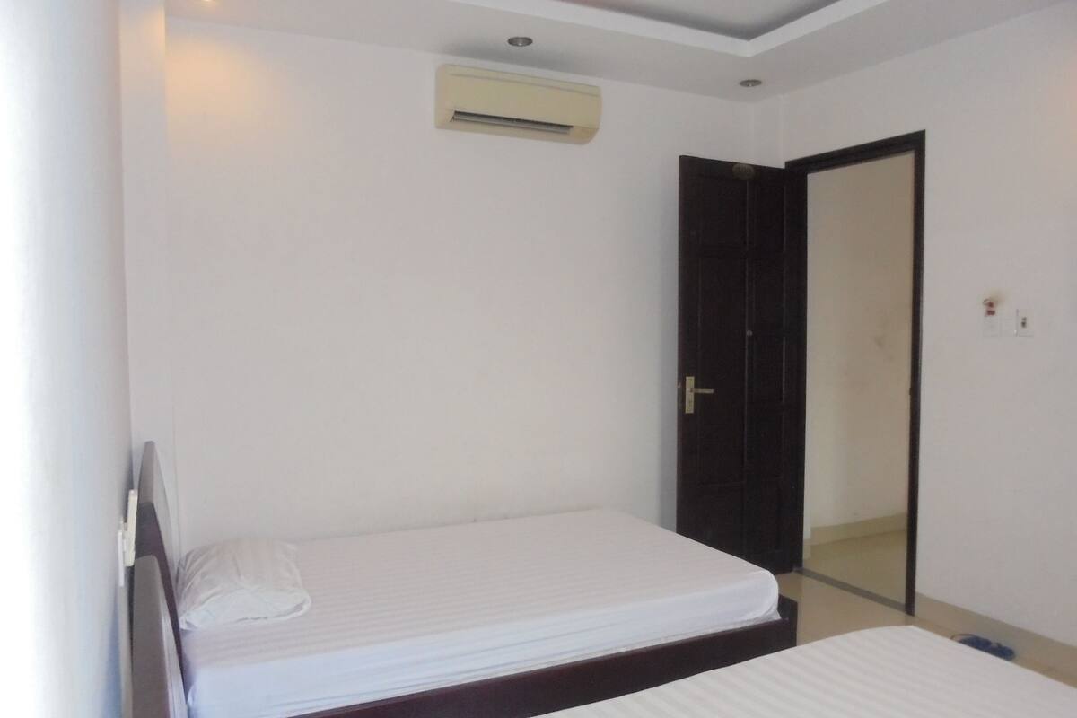 minibar, desk, iron/ironing board, free wifi