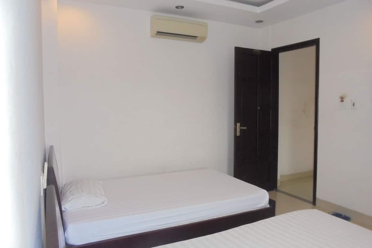 Minibar, desk, iron/ironing board, free WiFi