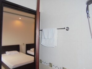 Minibar, desk, iron/ironing board, free WiFi - Phong Phu Hotel (Da Nang)