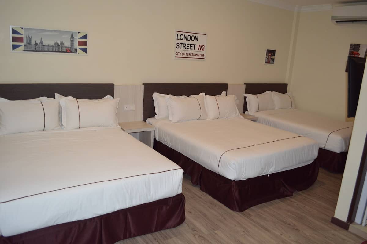 Family Room 4 | Iron/ironing board, WiFi (free)